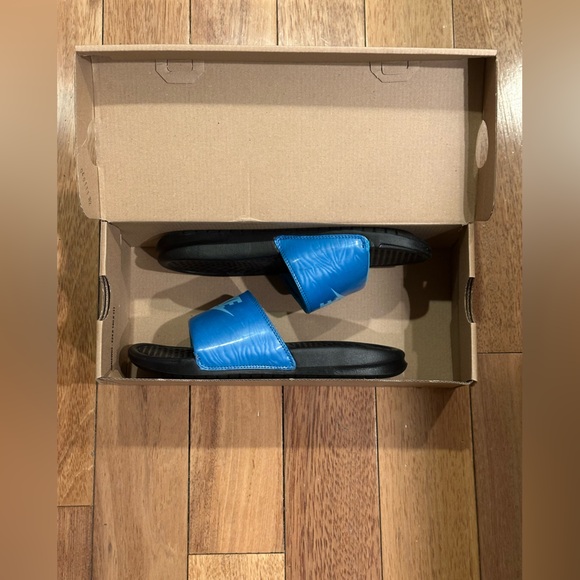 Nike NIB Blue Logo and Black Sole Benassi JDI Women’s Slides - Picture 7 of 7